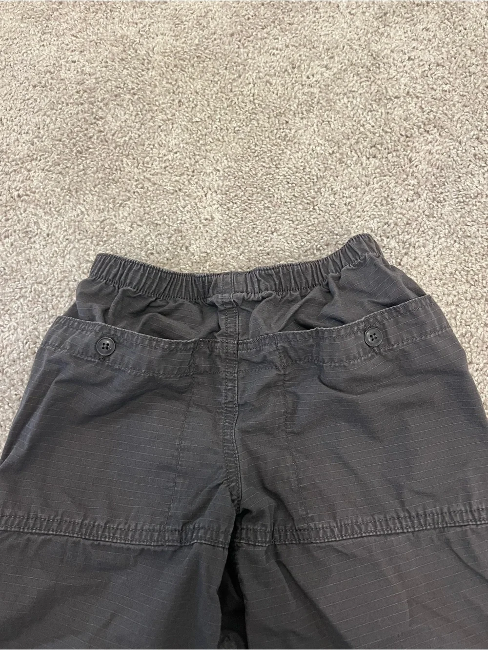 🔘GAP: Boy size L, charcoal shorts w/black belt accent & pockets preowned🔘